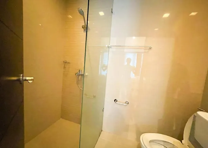 Holiday home Elegant Bgc Across Mitsukoshi Mall #upt27p