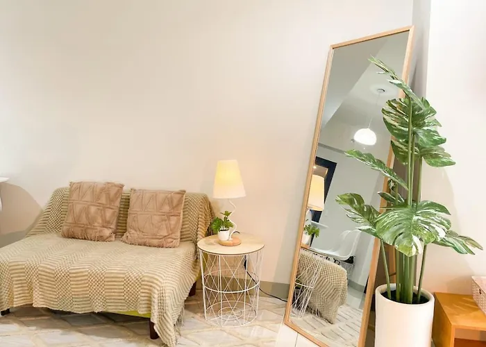 Elegant Bgc Across Mitsukoshi Mall #upt27p Manila