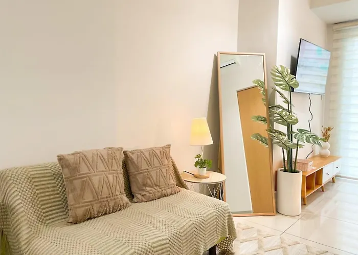 Elegant Bgc Across Mitsukoshi Mall #upt27p * Manila